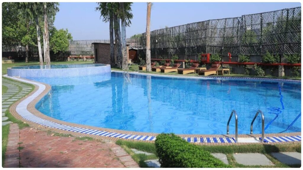 Om Vilas Benares- Pool