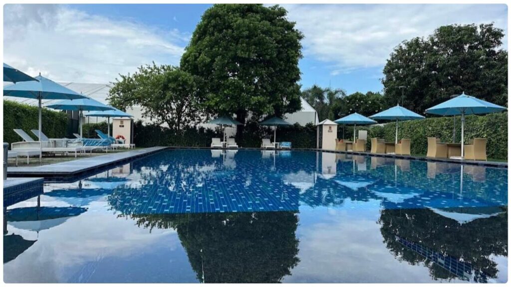 Taj Ganges Varanasi- Pool