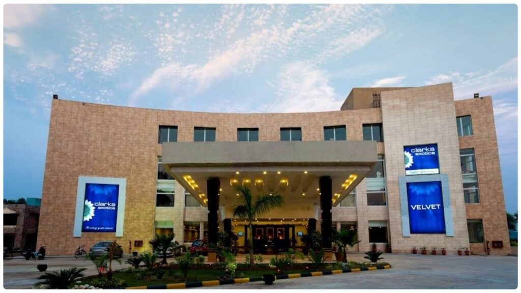 Velvet Clarks Exotica, Zirakpur